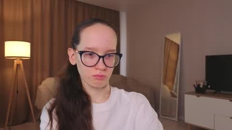 Sara online show from 05-18-26, 04:02