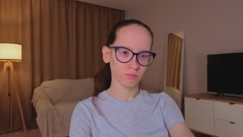 Sara online show from 06-17-26, 04:08