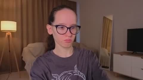 Sara online show from 06-19-26, 04:11