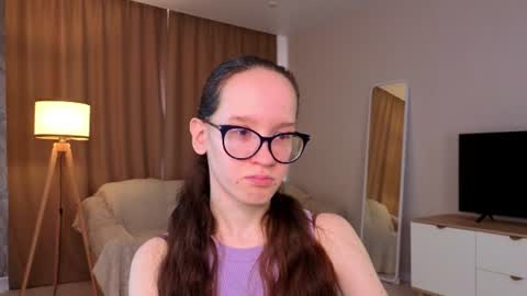 Snapshot of lynettebails chatting on 06-30-26, 04:19 Sara online show from 06-30-26, 04:19