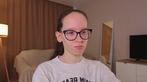 Snapshot of lynettebails chatting on 07-04-26, 04:13 Sara online show from 07-04-26, 04:13