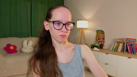 Snapshot of lynettebails chatting on 07-10-26, 04:42 Sara online show from 07-10-26, 04:42