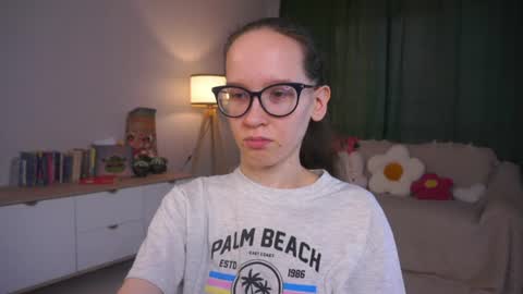 Snapshot of lynettebails chatting on 07-19-26, 04:11 Sara online show from 07-19-26, 04:11