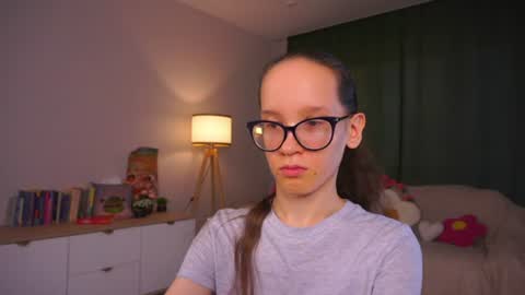 Snapshot of lynettebails chatting on 07-23-26, 04:16 Sara online show from 07-23-26, 04:16