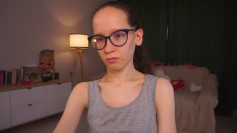 Snapshot of lynettebails chatting on 07-26-26, 04:03 Sara online show from 07-26-26, 04:03