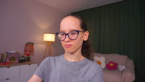 Snapshot of lynettebails chatting on 07-31-26, 04:17 Sara online show from 07-31-26, 04:17