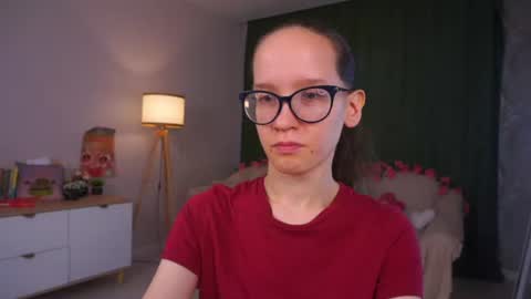 Snapshot of lynettebails chatting on 08-01-26, 04:17 Sara online show from 08-01-26, 04:17