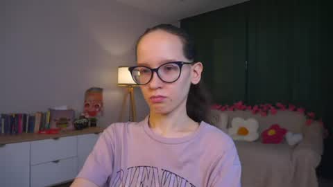 Snapshot of lynettebails chatting on 08-02-26, 04:05 Sara online show from 08-02-26, 04:05