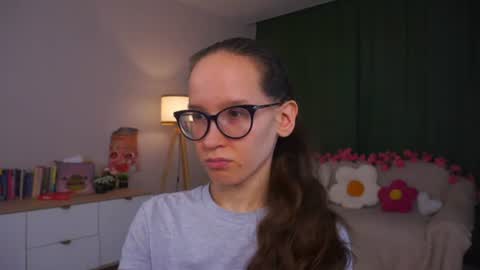 Snapshot of lynettebails chatting on 08-05-26, 04:21 Sara online show from 08-05-26, 04:21