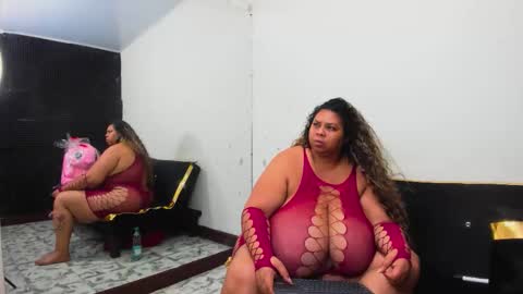 Snapshot of lynn_and_esteban chatting on 03-27-26, 08:26 Lynn jonnes online show from 03-27-26, 08:26