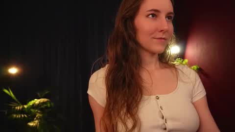 Snapshot of lynn_feline chatting on 10-14-25, 03:29 Lynn online show from 10-14-25, 03:29