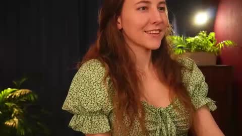 Snapshot of lynn_feline chatting on 10-28-25, 07:23 Lynn online show from 10-28-25, 07:23