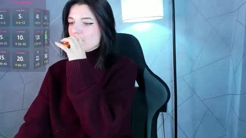 Lynn online show from 11-06-25, 01:17