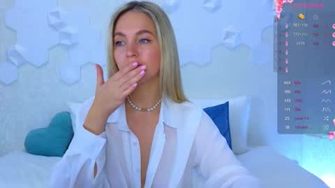 Snapshot of lynna_sparks chatting on 10-02-25, 02:18 Lana online show from 10-02-25, 02:18