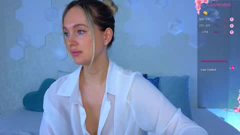 Snapshot of lynna_sparks chatting on 11-04-25, 02:10 Lana online show from 11-04-25, 02:10