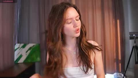 Snapshot of lynnaappling chatting on 09-18-25, 04:14 Helena online show from 09-18-25, 04:14