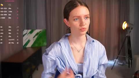 Snapshot of lynnaappling chatting on 09-21-25, 04:03 Helena online show from 09-21-25, 04:03