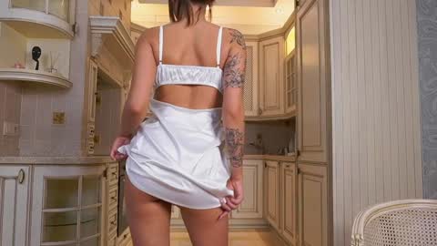 Snapshot of lynnalltop chatting on 01-23-25, 01:24 Natasha online show from 01-23-25, 01:24