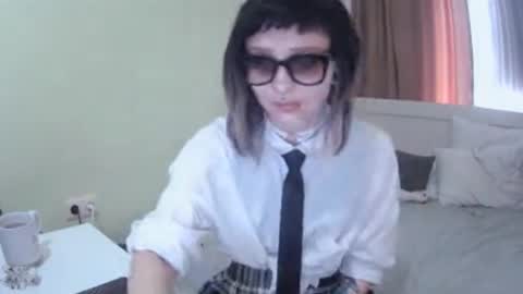 Kira online show from 09-18-25, 10:17