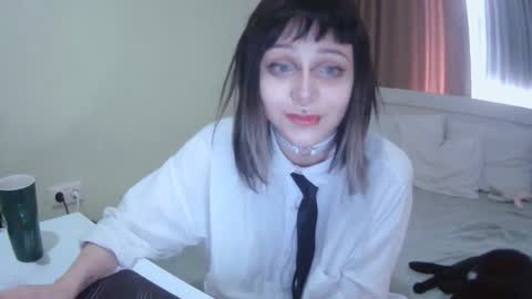 Kira online show from 09-19-25, 10:38