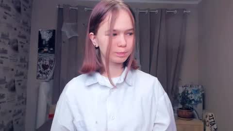 Cozy Lynns room online show from 11-20-25, 05:29