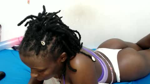 lyenne online show from 10-23-25, 06:39