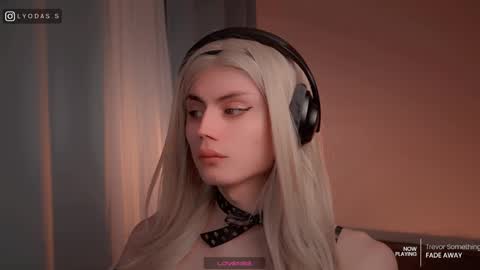 Lyodass online show from 04-19-26, 02:22