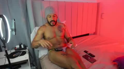 Snapshot of lyon_dark chatting on 01-12-26, 11:32 Lyon Dark online show from 01-12-26, 11:32