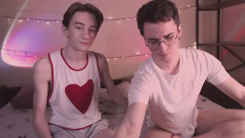 Snapshot of lyonfilm chatting on 01-04-25, 05:37 KennyEliot online show from 01-04-25, 05:37