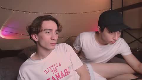 Snapshot of lyonfilm chatting on 10-25-25, 02:24 KennyEliot online show from 10-25-25, 02:24