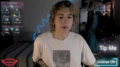 Snapshot of lyric_mirage chatting on 11-04-25, 12:59 Lyric online show from 11-04-25, 12:59