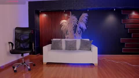 Lyssa  Everyday From 0700 to 1630 Col Time online show from 01-04-25, 08:16