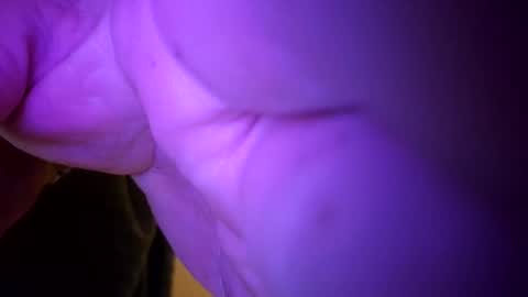 Snapshot of m1guele chatting on 12-05-25, 12:30 Fucklover online show from 12-05-25, 12:30