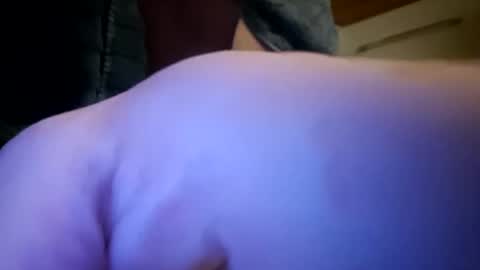 Snapshot of m1guele chatting on 12-17-25, 01:00 Fucklover online show from 12-17-25, 01:00