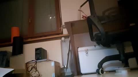 Snapshot of m1guele chatting on 12-19-25, 10:28 Fucklover online show from 12-19-25, 10:28