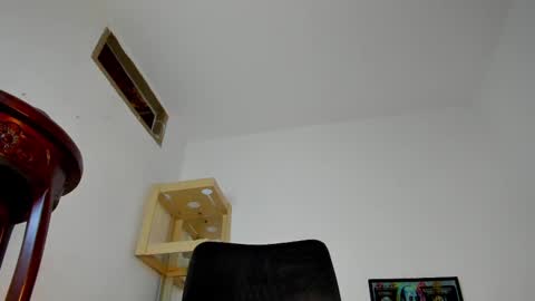 Snapshot of m1lk_choc chatting on 03-08-25, 02:40 Mila online show from 03-08-25, 02:40