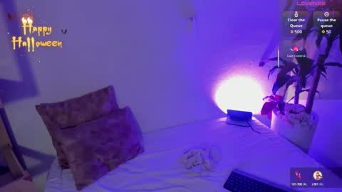 Snapshot of m1lk_choc chatting on 10-18-25, 12:35 Mila online show from 10-18-25, 12:35