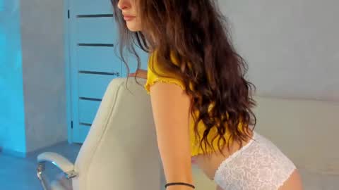 Snapshot of m_o_o_n_l_i_g_h_t chatting on 06-23-26, 02:04 moon light online show from 06-23-26, 02:04