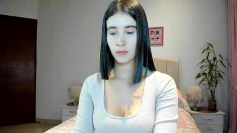 Macarena online show from 04-22-26, 01:30