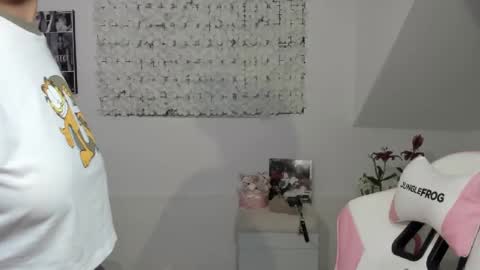 Snapshot of macdelice chatting on 12-03-24, 05:20 Mac Delice online show from 12-03-24, 05:20