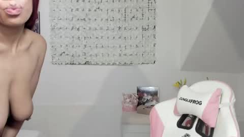 Snapshot of macdelice chatting on 12-28-24, 08:05 Mac Delice online show from 12-28-24, 08:05