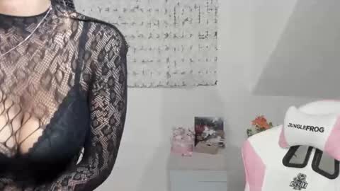 Snapshot of macdelice chatting on 03-08-25, 04:45 Mac Delice online show from 03-08-25, 04:45