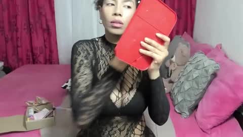 Snapshot of macdelice chatting on 09-22-25, 11:40 Mac Delice online show from 09-22-25, 11:40