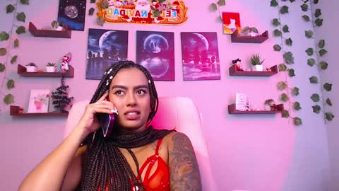 Snapshot of macey_hairy chatting on 12-24-24, 07:00 Macey Elliot Modelo Independiente online show from 12-24-24, 07:00