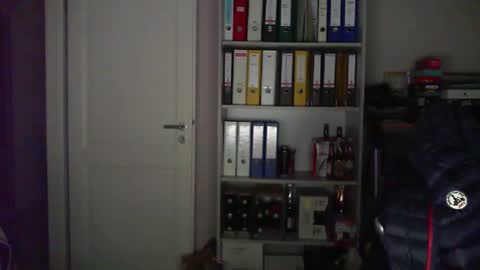 Snapshot of macfly67 chatting on 12-16-24, 06:27 macfly67 online show from 12-16-24, 06:27