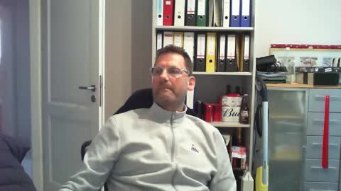 Snapshot of macfly67 chatting on 12-24-24, 02:33 macfly67 online show from 12-24-24, 02:33