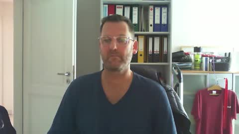 Snapshot of macfly67 chatting on 02-08-25, 10:18 macfly67 online show from 02-08-25, 10:18