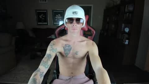 Snapshot of machinecumkelly69 chatting on 02-18-26, 04:52 machinecumkelly69 online show from 02-18-26, 04:52