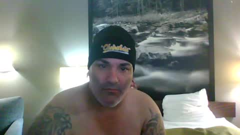 Snapshot of machuelbibliotecario chatting on 12-20-24, 02:41 machu el bibliotecario online show from 12-20-24, 02:41