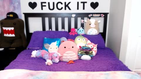 Mackenzie Wolfe online show from 09-10-25, 05:40